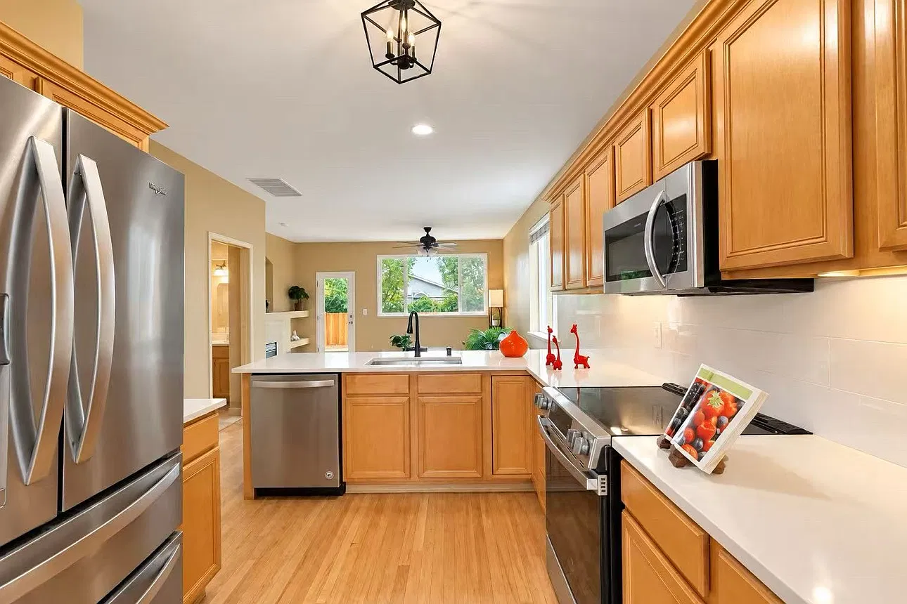 3 bed, 2.5 bath, 1608 sqft, $2,950 — Photo 4