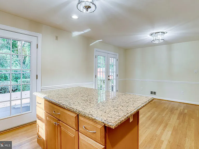 7321 Reddfield Ct — Photo 5