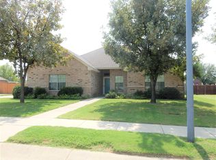 605 Acorn St, Pilot Point, TX 76258