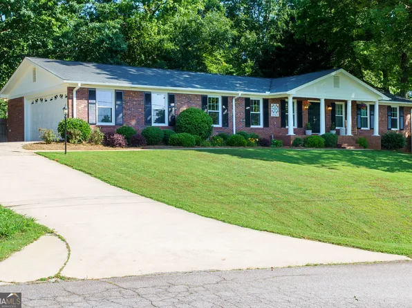 2121 Elysian Cir, Gainesville, GA 30501