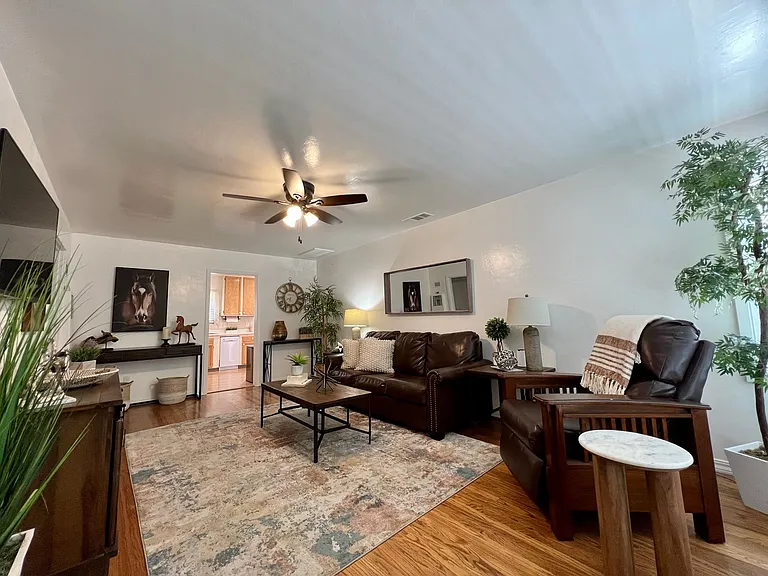 311 Fairview Dr — Photo 2