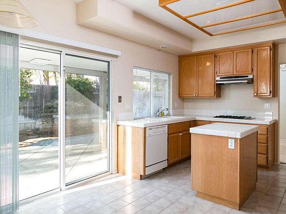4th image of 1185 Phelps Ave