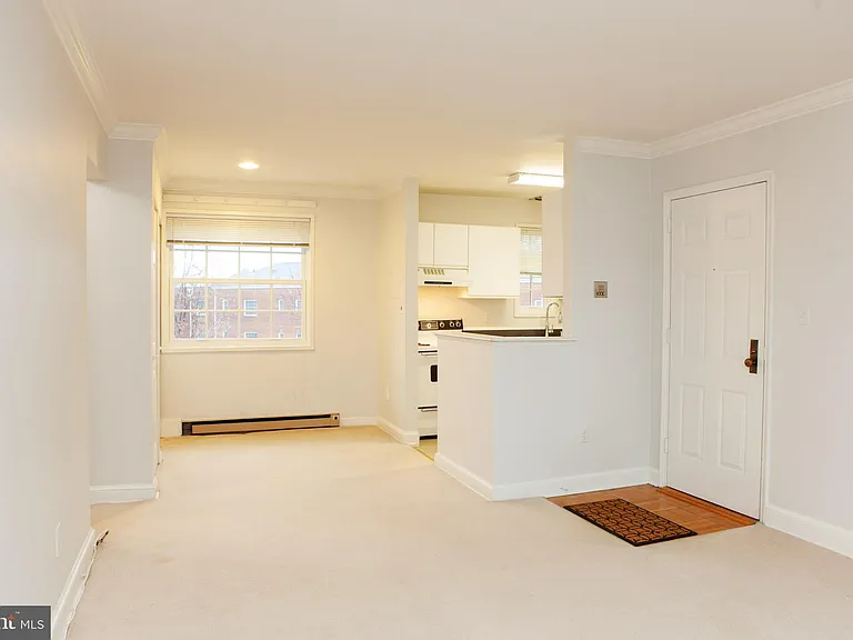 1712 W Abingdon Dr #301 — Photo 3