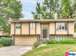3805 Robin Dr, Bellevue, NE 68147