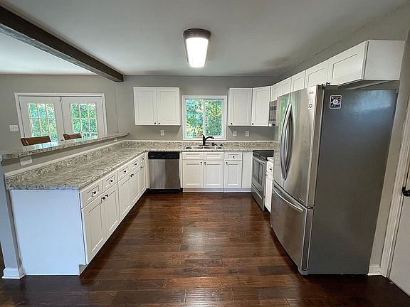 4th image of 8100 Luscombe Dr