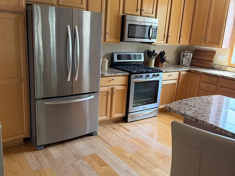 8102 Golden Valley Rd — Photo 6