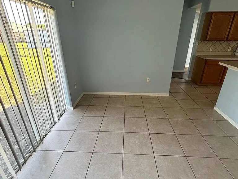 1001 Eiffel Ln — Photo 8