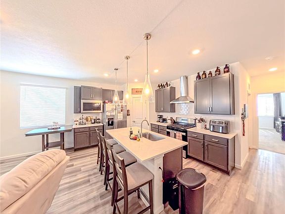 2nd image of 2865 Oxley Street