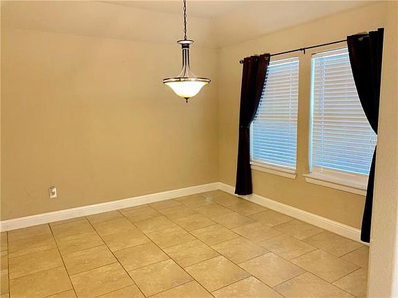 4th image of 113 Halifax Cir