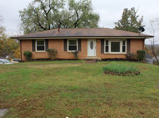 526 Rosewood Dr, Clarksville, TN 37043