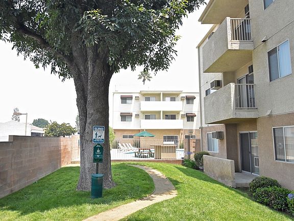 3rd image of 18415 Dearborn St #312