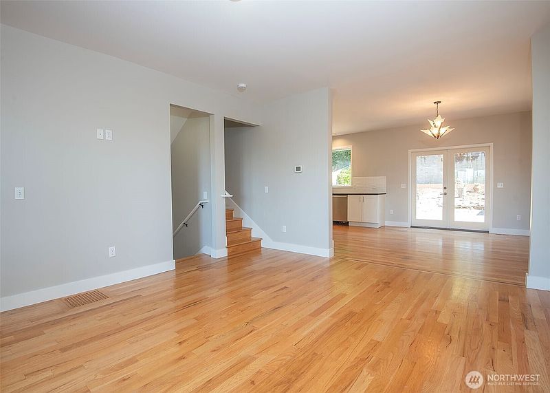 4th image of 5110 Palatine Avenue N