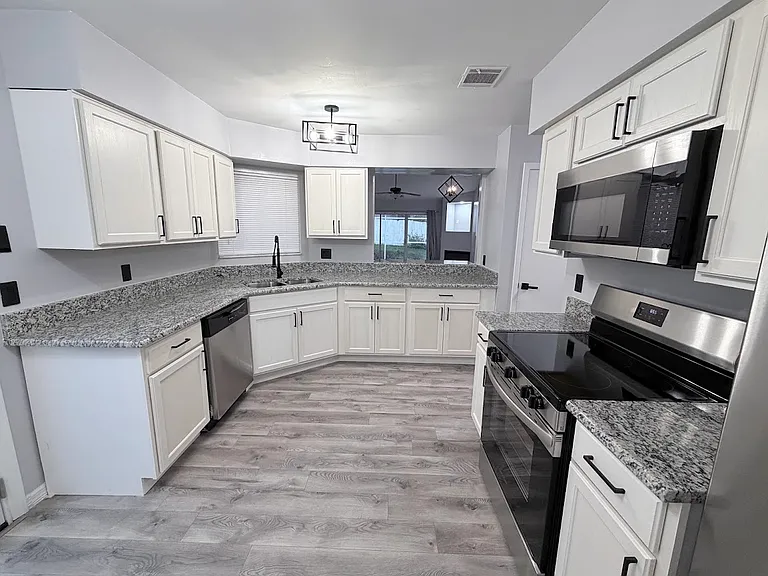 540 Harvard Pl — Photo 6