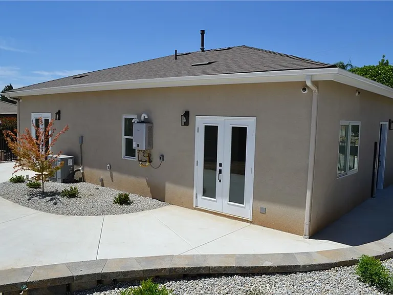12747 Hilltop Dr #B — Photo 4