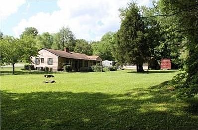 4th image of 659 Lakeshore Dr