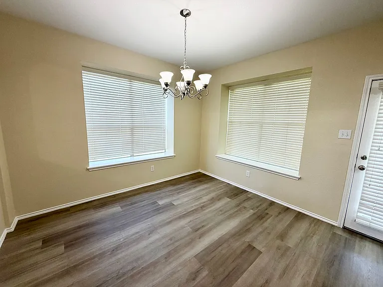6404 Mundo Dr — Photo 4