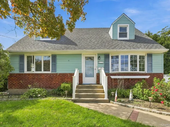 375 Catskill Avenue, Copiague, NY 11726