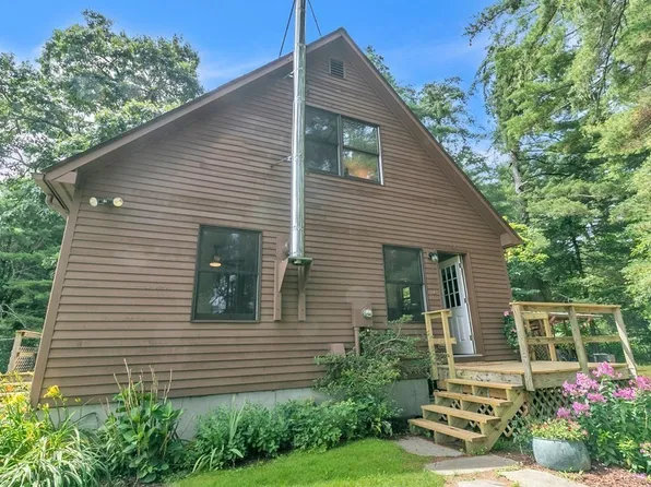486 Sunderland Rd, Amherst, MA 01002
