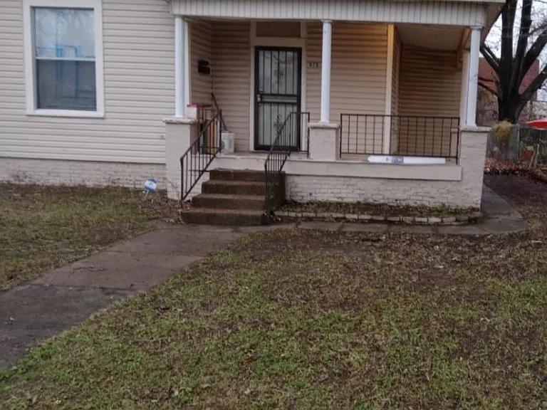 878 Stafford Ave — Photo 2