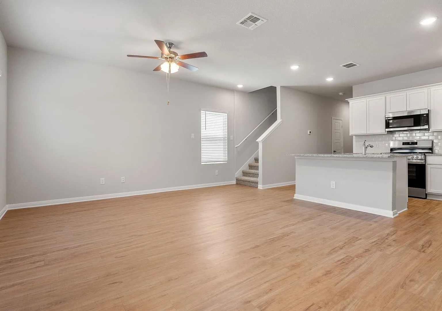 4 Week Free Move-In Special! Well-Maintained Townhome w/ Open Layout & Great Accessibility — Photo 4