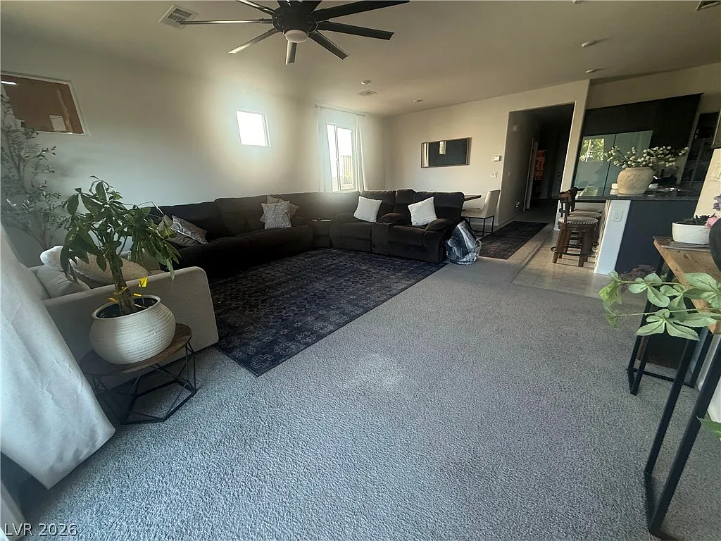 3 bed, 2.0 bath, 1779 sqft, $2,600 — Photo 4