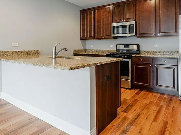 3rd image of 2450 W Diversey Ave #3