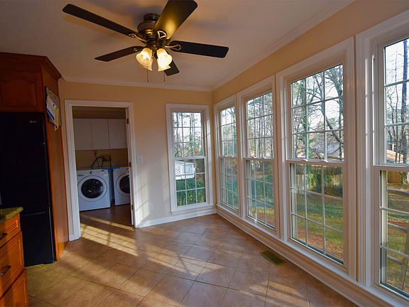 5th image of 1360 Wheatfield Dr