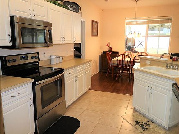 4th image of 8398 Greystone Dr