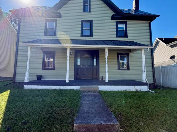 606 E 3rd St, Nescopeck, PA 18635