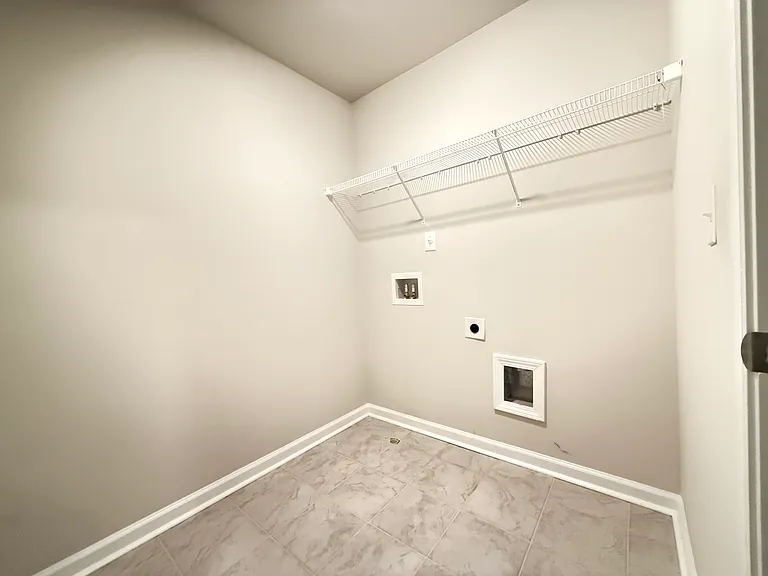 3756 Davis Cir — Photo 32