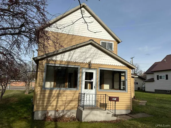 205 Blossom St, Iron River, MI