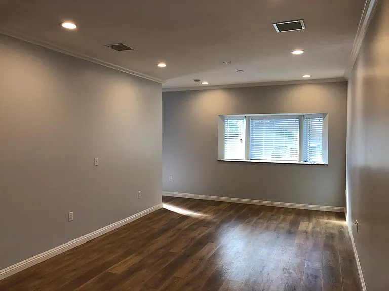 5250 1/2 Briggs Ave — Photo 3
