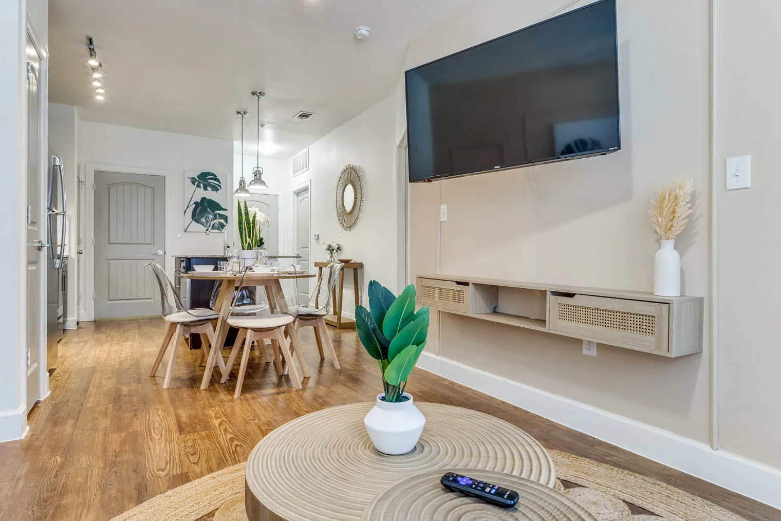 1 bed, 1.0 bath, 11506 sqft, $3,638 — Photo 3