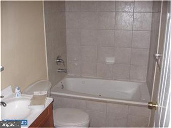 5th image of 1769 Frankford Ave APT 5