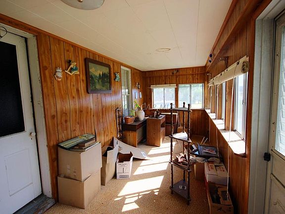 02 - Enclosed Front Porch