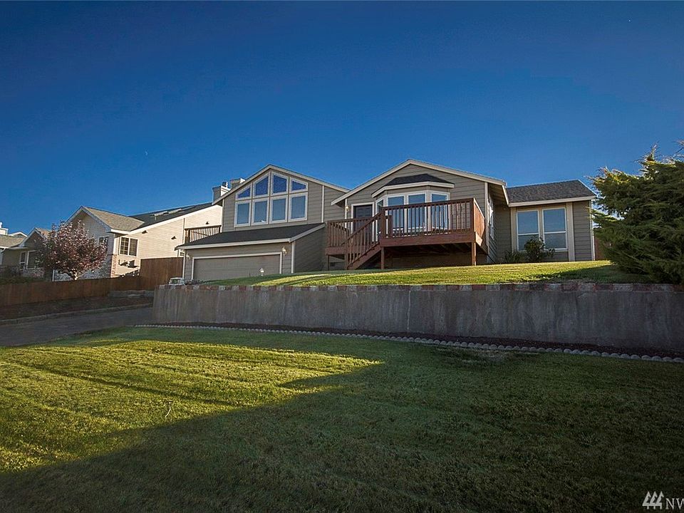 1st image of 4079 Cove West Dr
