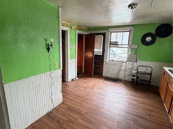 5th image of 6932 Bush Rd