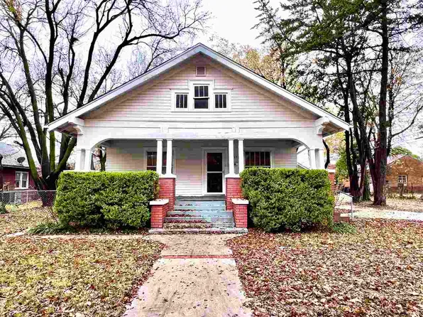 213 S C St, Blackwell, OK 74631