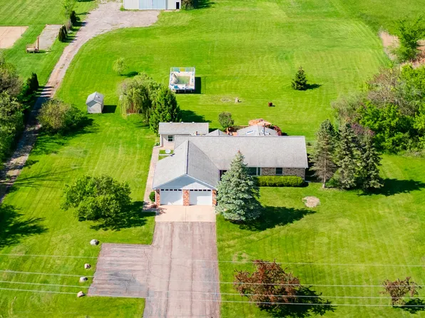 2595 Will Carleton Rd, Flat Rock, MI 48134