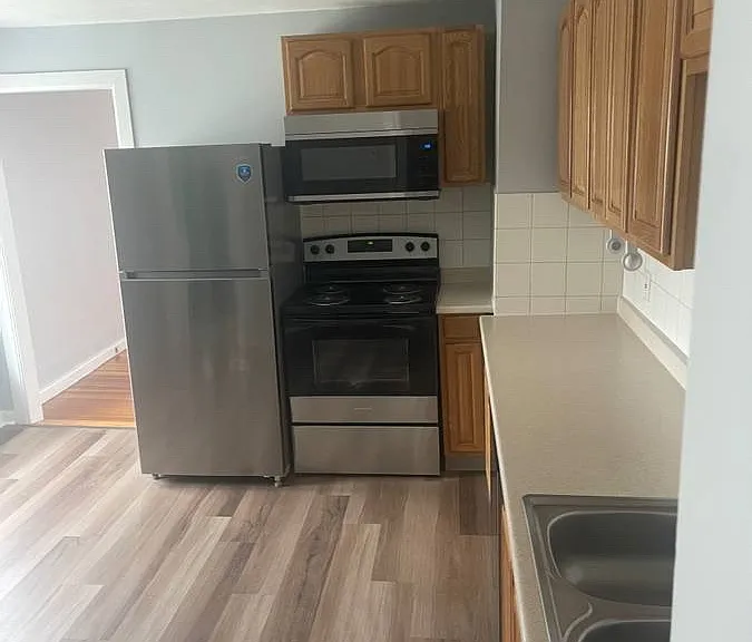 16 Hanna St #B — Photo 8