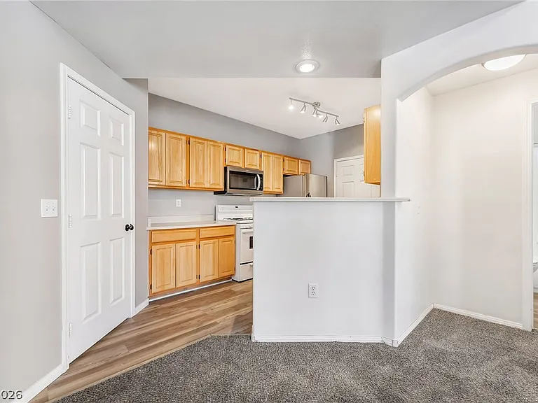 8555 W Russell Rd #2104 — Photo 9