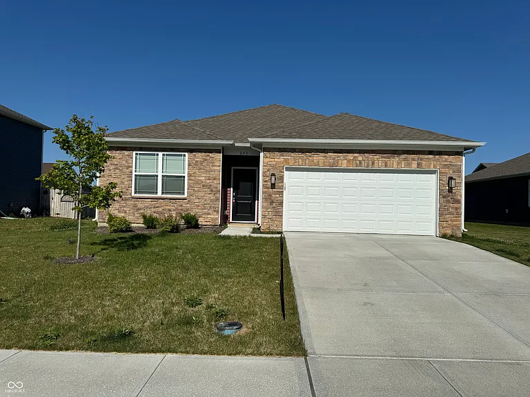 855 Downey Ln — Photo 1