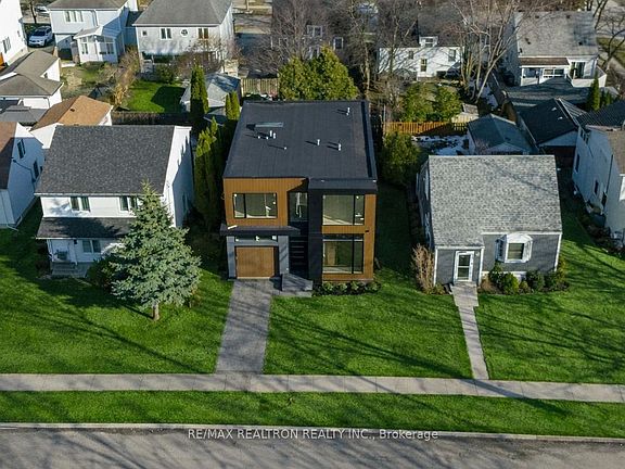 3rd image of 19 Topham Rd