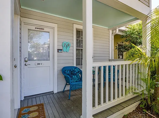 2 bed, 1.5 bath, 646 sqft, $3,500 — Photo 3