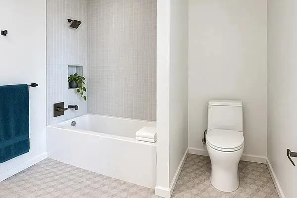 Bathroom, photo 2