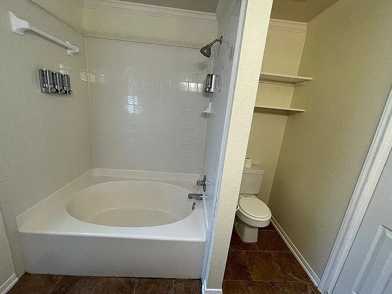 505 Omar Dr — Photo 17