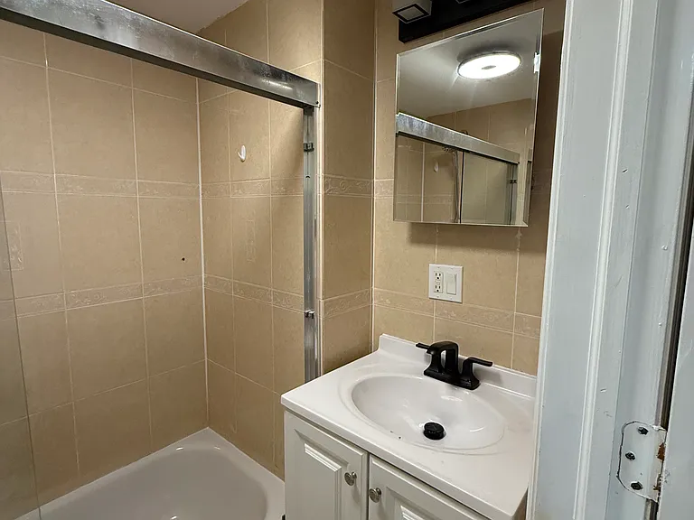 220 Neptune Ave #BASEMENT — Photo 9