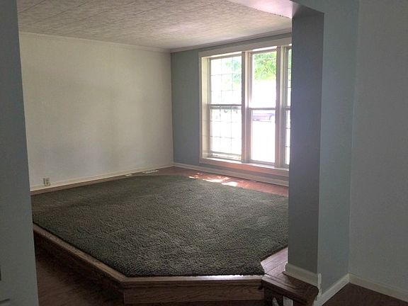 4th image of 404 E Margaret St