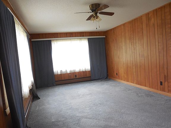 4th image of 479 Deer Ln