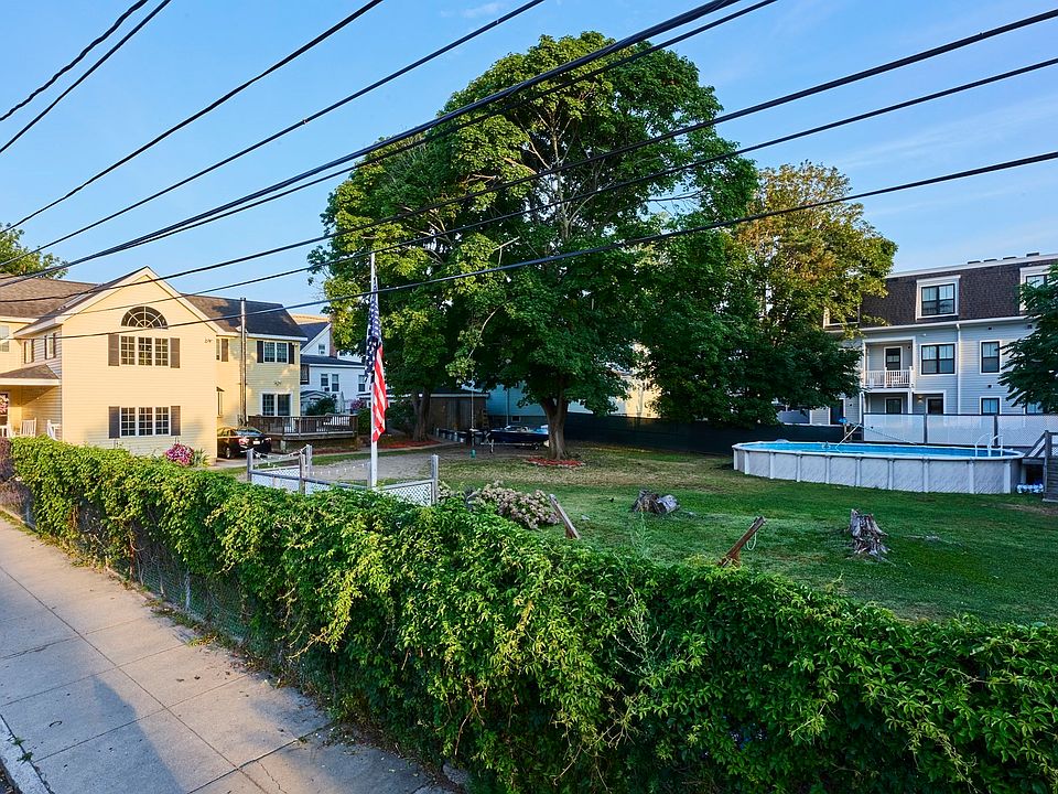 1st image of 176 Coleridge St